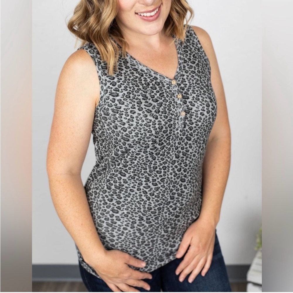 NWT Michelle Mae Henley Ribbed Gray Leopard Print Fitted Sleeveless Top size XS
